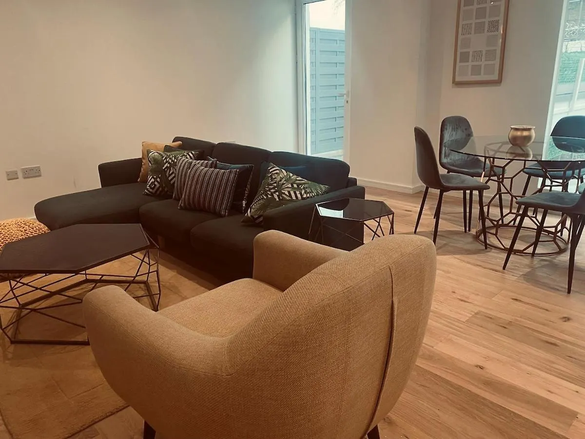 Brand New Spacious 3 Bed City Apartment With Terrace In Shoreditch London