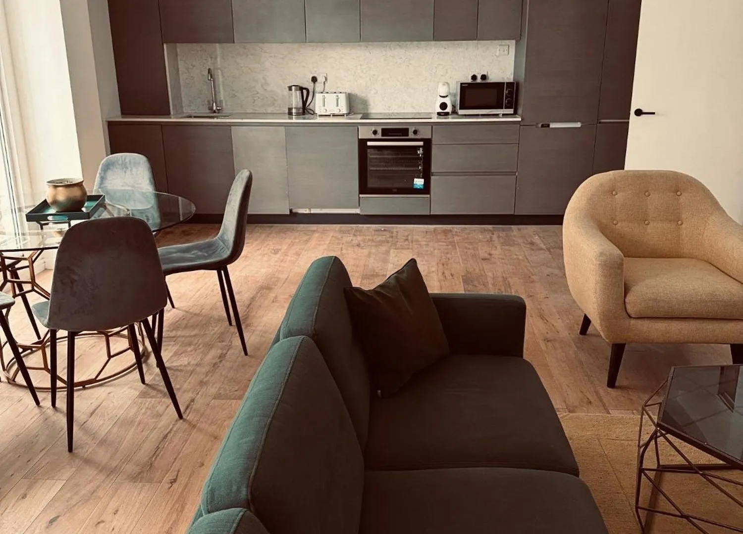 Brand New Spacious 3 Bed City Apartment With Terrace In Shoreditch London